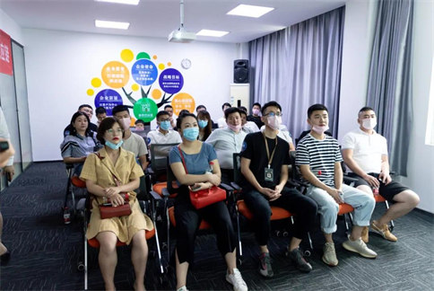 餐饮创业新人在味捷听课