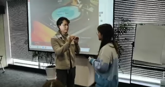 魔术表演-硬币消失术