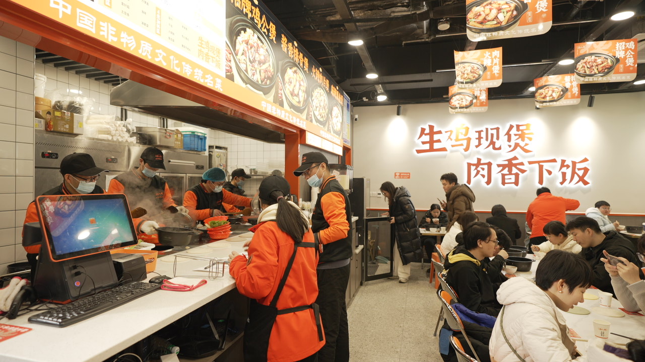 渝八两鸡公煲加盟