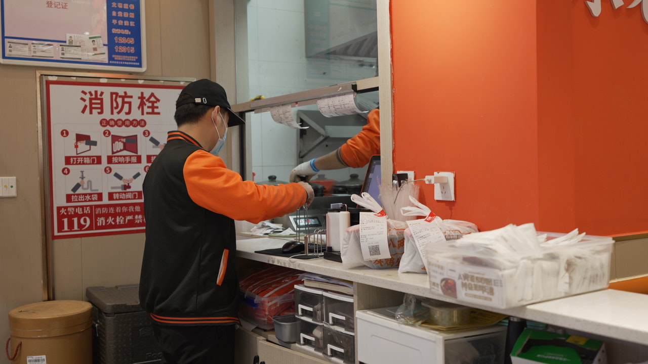 渝八两鸡公煲加盟