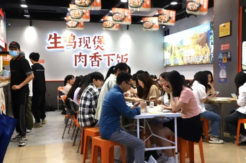 渝八两鸡公煲加盟总部