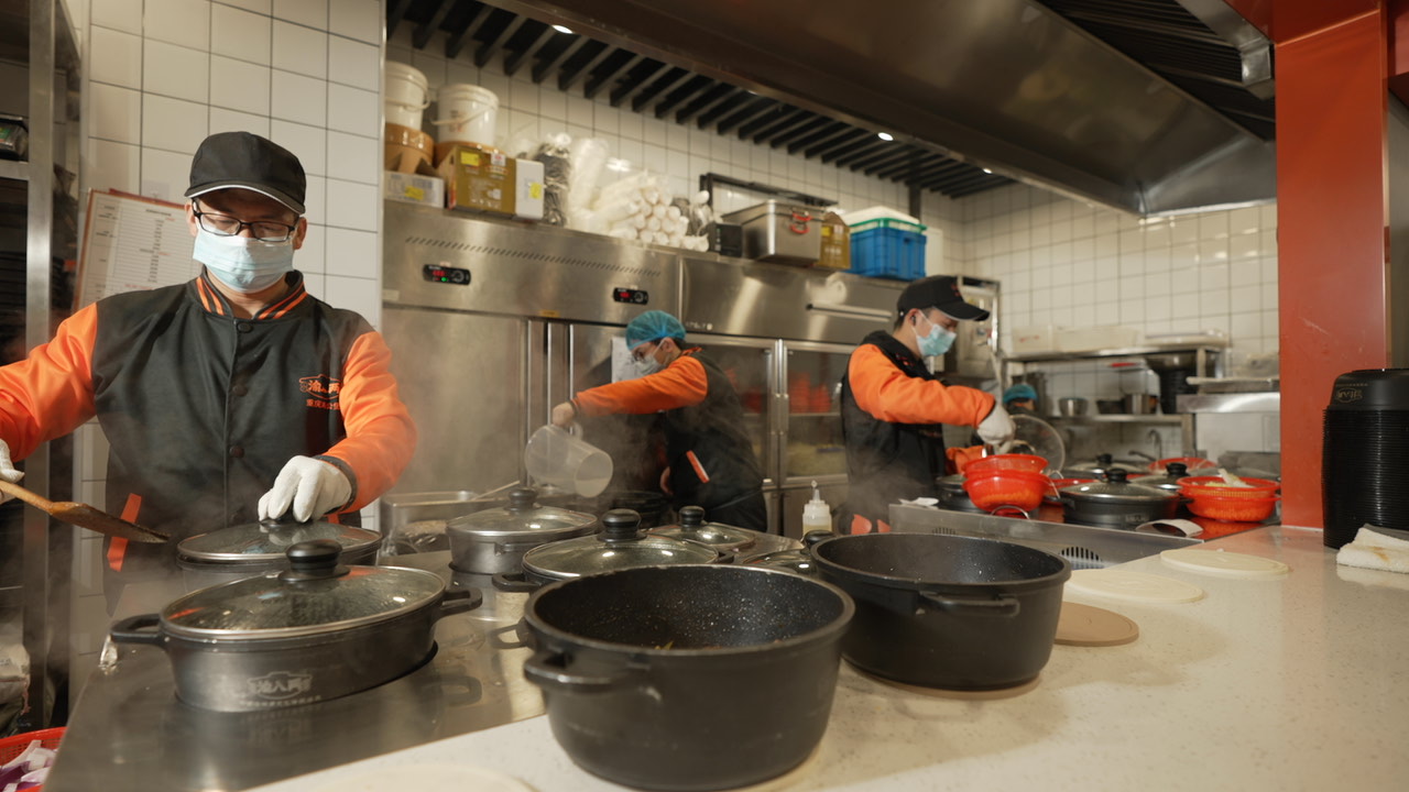 渝八两鸡公煲加盟