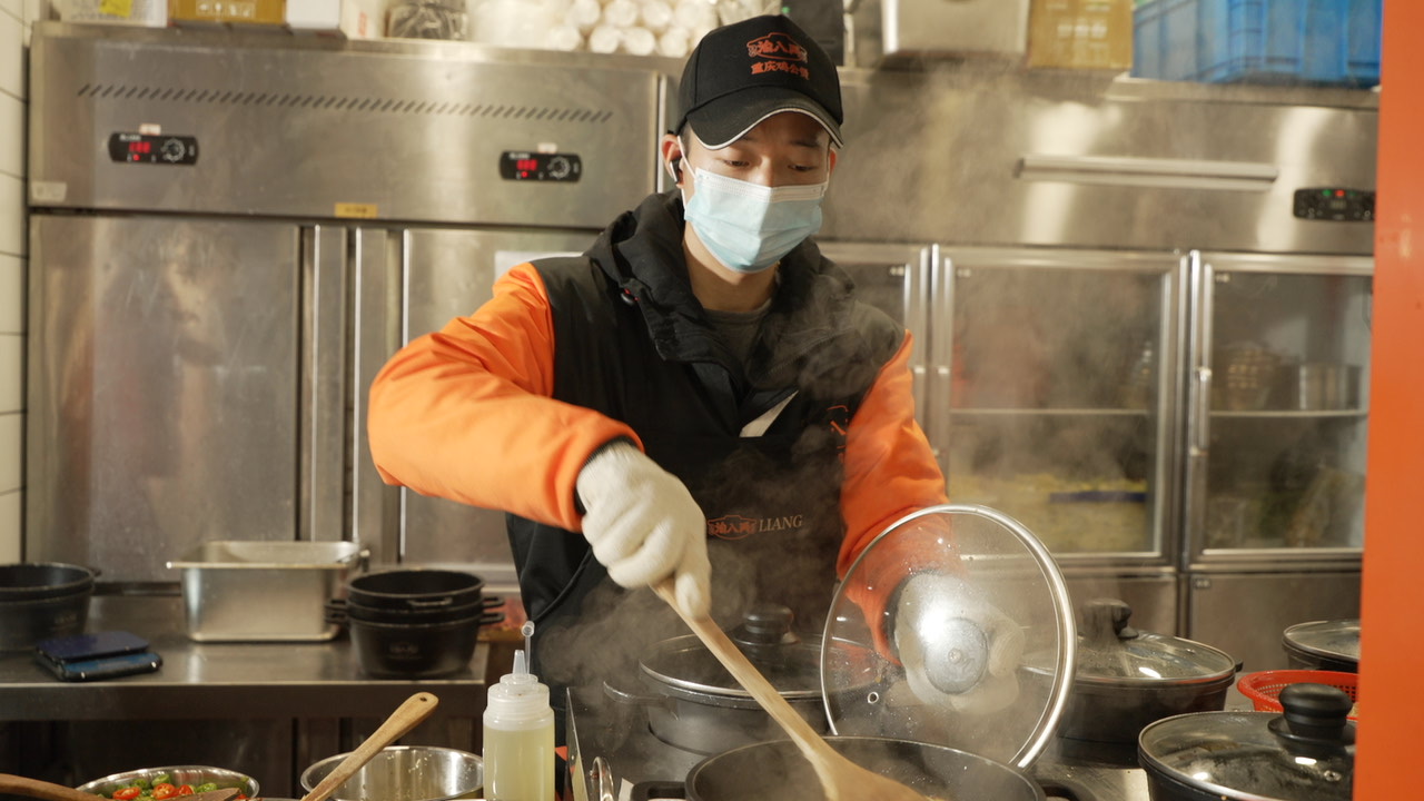 渝八两鸡公煲加盟