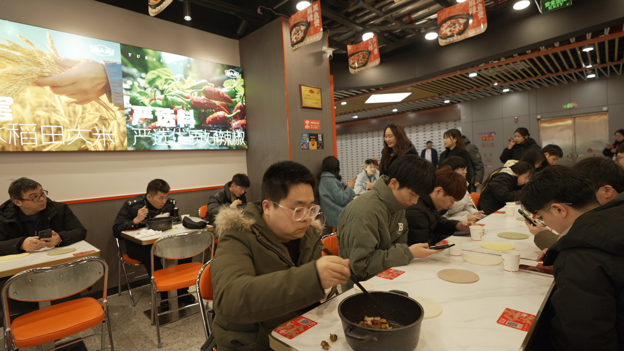 渝八两鸡公煲加盟