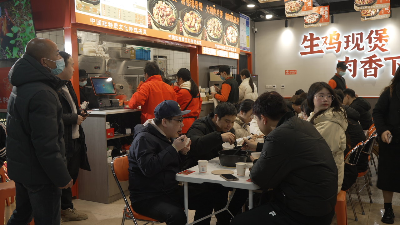 渝八两鸡公煲加盟